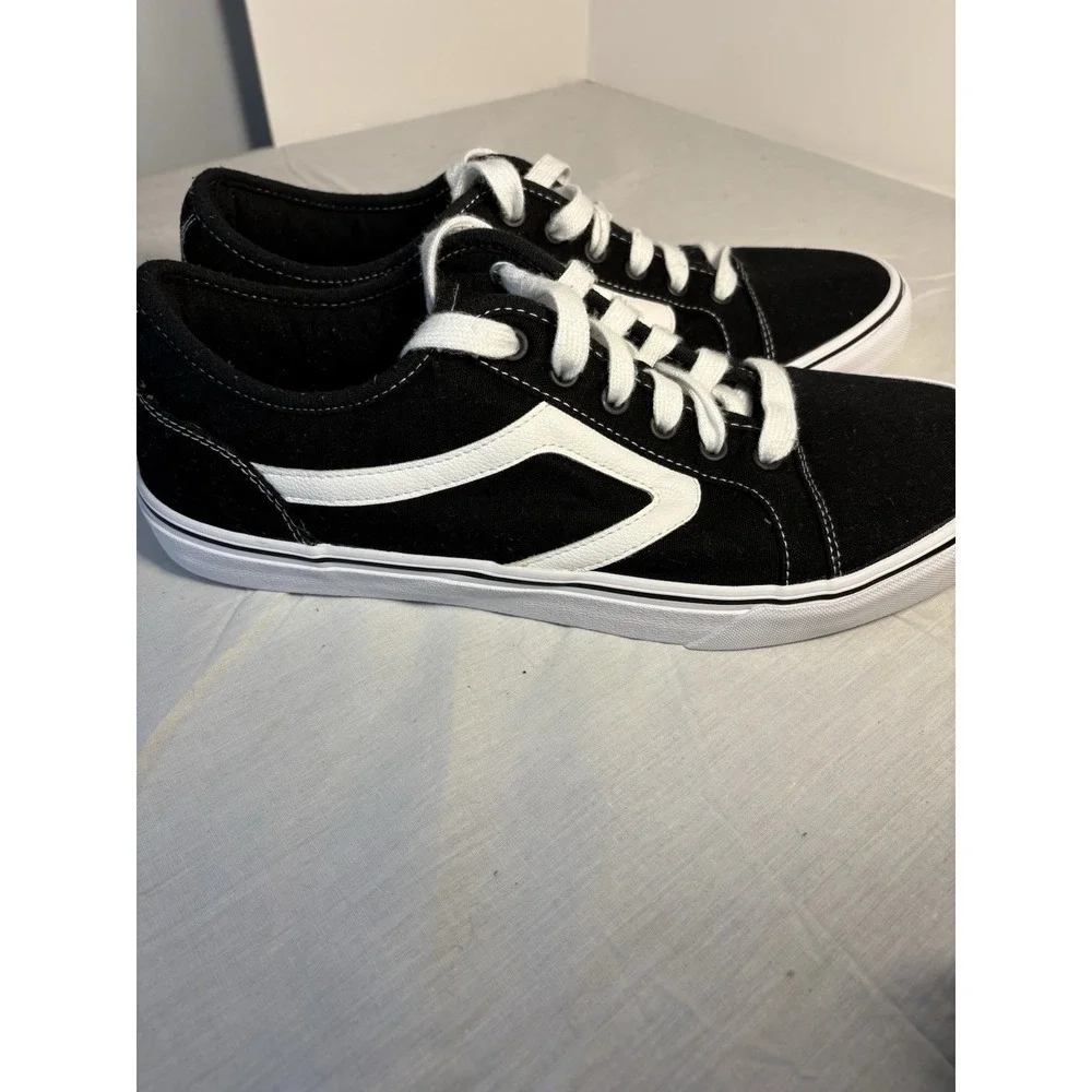 No Boundaries Black And White Skater Shoes Men's Size 11